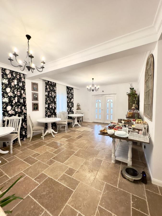 Alma Rezidence Bed & Breakfast Турда Екстериор снимка