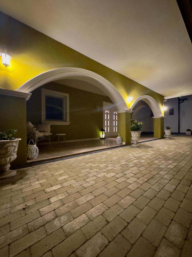 Alma Rezidence Bed & Breakfast Турда Екстериор снимка